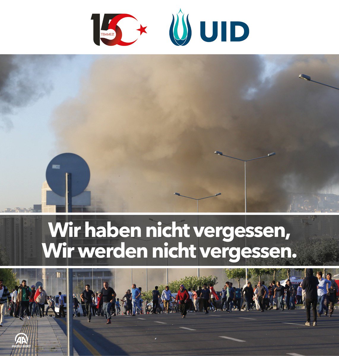 UIDRUHR's tweet photo. " Das gesamte türkische Volk, stellten sich der Möchtegern-Junta entgegen.
Die wahre Geschichte war jedoch, dass das Volk sich zusammengetan hatte, um zu zeigen, dass sie, egal welche verschiedenen Ansichten sie vertreten, keinen Militärputsch hinnehmen werden."

#15Juli2016 🇹🇷 https://t.co/RpePPkaBuc