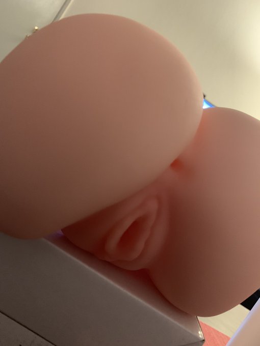 Rating this real life silicon vagina product an 8 out of 10.  Feels like real human skin and the inside