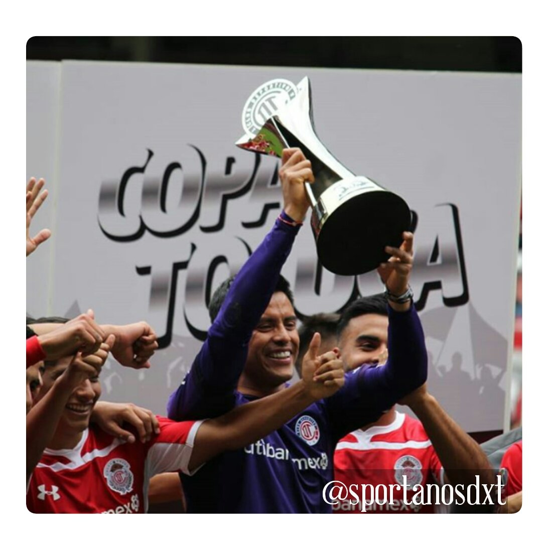 TalaClub1's tweet photo. Foto vía @sportanosdxt 
Hoy se vivió la #CopaToluca en el @estadionemesiodiez , donde miles de personas disfrutaron y gritaron los goles que nos regalaron tanto @potrosuaemfc como @tolucafc 
Una copa más para las vitrinas del Museo Salón de la Fama y vamos por la 11 👋⚽👋😈🐴💕 https://t.co/N4ODlpt6Zk