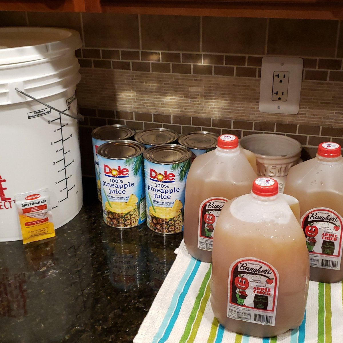 NoDirectionBrew's tweet photo. Next up in our Hiking Hippie Hard Cider series...Pura Vida Pineapple Hard Cider.
#nodirectionbrewing #homebrew #brewerydreams #hikinghippiehardcider #puravida #puravidapineapplecider https://t.co/cbPOl8e41f