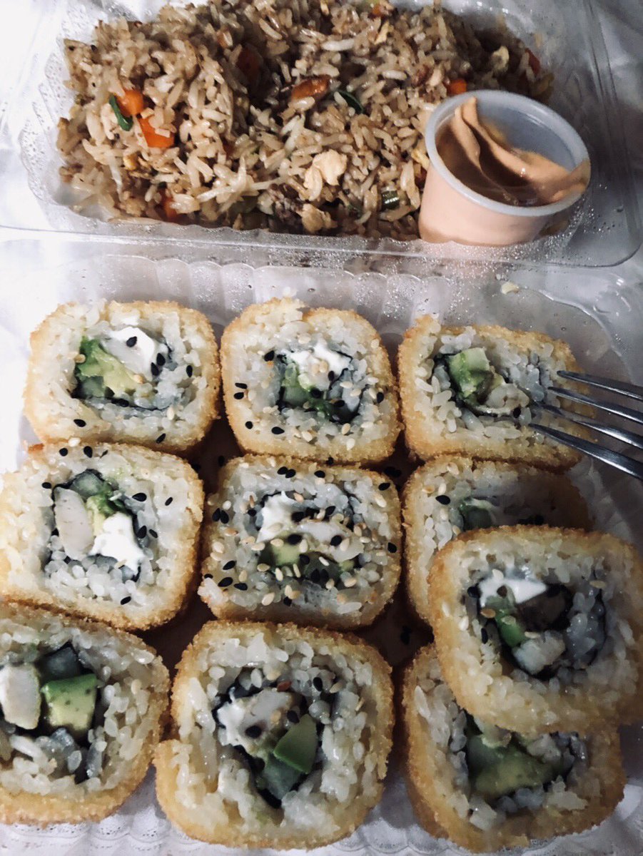 ugg3111's tweet photo. #sushi ya que nunca me invitaron 🙁 #tosushi https://t.co/u0GRmdBcXD