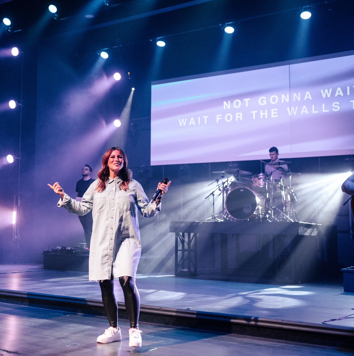 OneChurchMusic's tweet photo. There’s nothing like summer @onedotchurch. What a powerful day! Jesus, You change EVERYTHING. 🙌
Here’s our #SundaySetlist
God of the Promise (Elevation Worship)
Holy Ground (Passion)
Tremble/What A Beautiful Name (Mosaic MSC/Hillsong Worship)
#UsingMusicToUniteUs https://t.co/GVLO8pY867