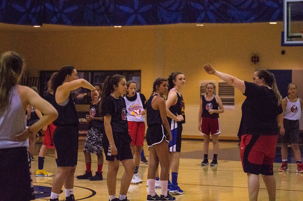 OBABBall's tweet photo. U14 Girls | 2nd half of Day 1
• Leadership Talk
• Fitness
#OSDP2019 #OntariosVeryOwn https://t.co/BhfLZ8eMmx