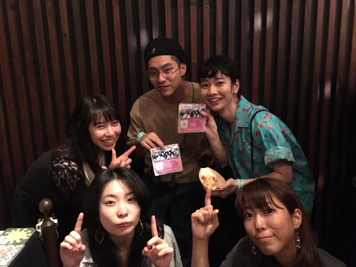 arrg_gt's tweet photo. 昨夜はお魚ロックフェスありがとうございましたー！soratobiwo呼んでいただきありがたや〜✨

Nicetime workerz Vo.タスクさんとGt.はるなさん見に来てくれた〜！4.5年ぶりの再会！？会えて嬉しかった✨
めちゃくちゃにカッコいい福井のバンドどすえ👘
#PERO
#Nicetimeworkerz https://t.co/MUsJ5WJnZC