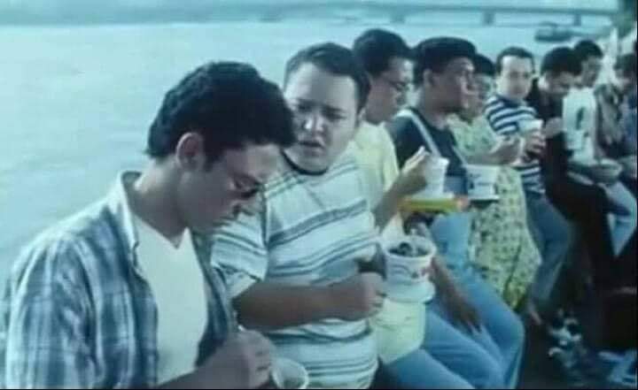 - إيه ده.. هو الواحد ممكن يموت قبل ما يحضن ويبوس وكدة يعنى 🙄😂
= فيلم ثقافي.