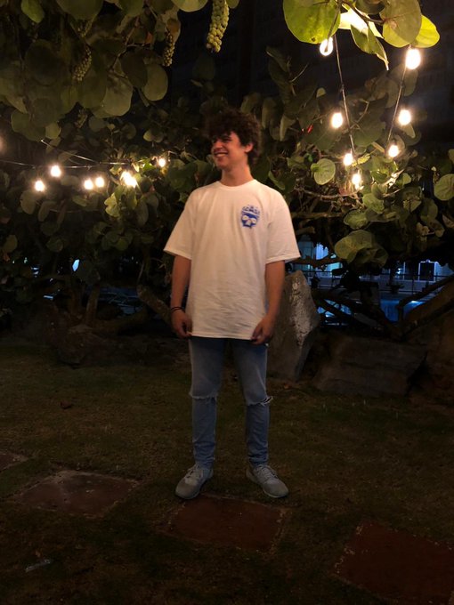 I&rsquo;ve been so happy lately making all this money and just genuinely enjoying life https://t.co/9zpF0p