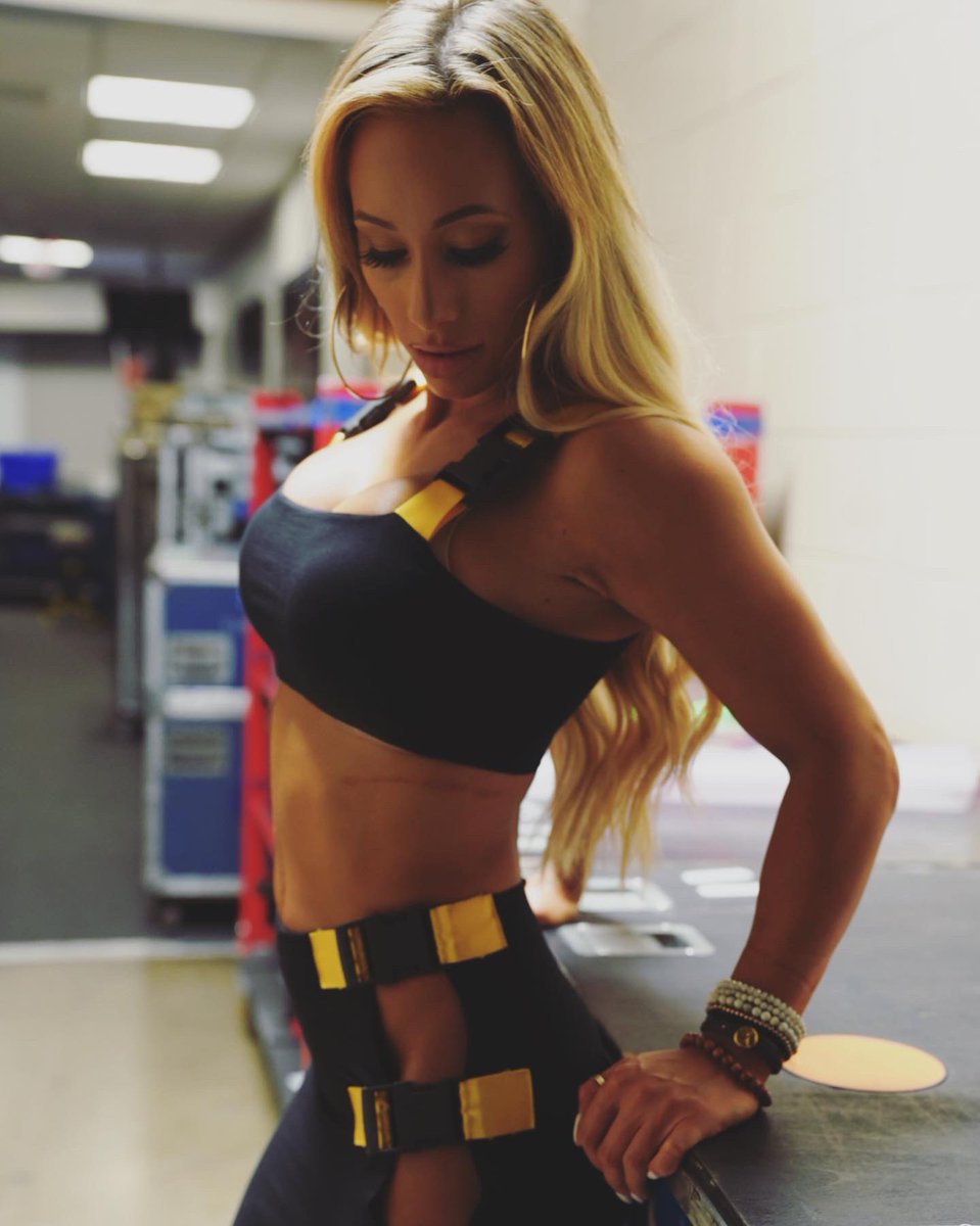 CarmellaWWE's tweet photo. #ExtremeRules ⚡️ https://t.co/KlUB0SnKVE