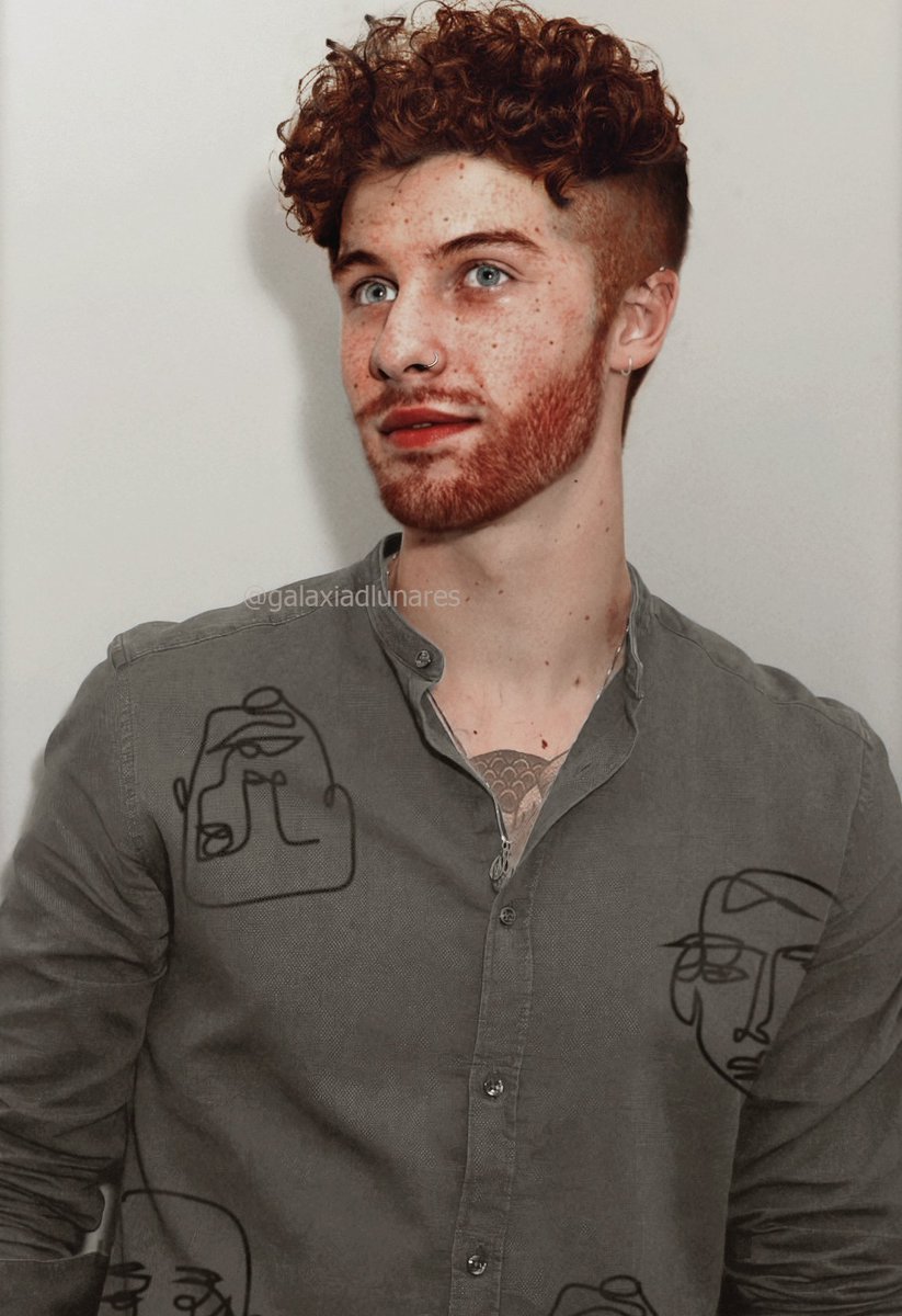 .      l𝓵𝓮𝓷𝓽𝓲𝓰𝓲𝓷𝓮𝓼;              ✧ *:･ﾟ✧ 
*:
*:･ﾟ.✧:･ﾟ.✧  ❝ Tu rostro aspirador de galaxias,
conglomeración de abismos.
Yacen cobijando a tu sonrisa,
las gotas de la noche.
Espolvoreada de azabache,
cada peca cuenta una historia, un amor, una risa.❞