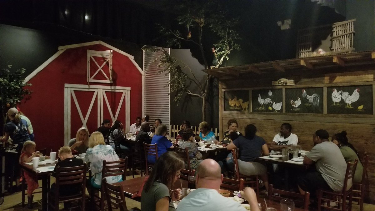knoxroadtripper's tweet photo. Mike's Farm is truly a dining destination, but it's so much more. Located about 20 minutes from Jacksonville,NC this place offers all you can eat family style dining, a big gift shop and much more. #visitjacksonvillenc #onlyinonslow #food https://t.co/6kDlnXV4Dn