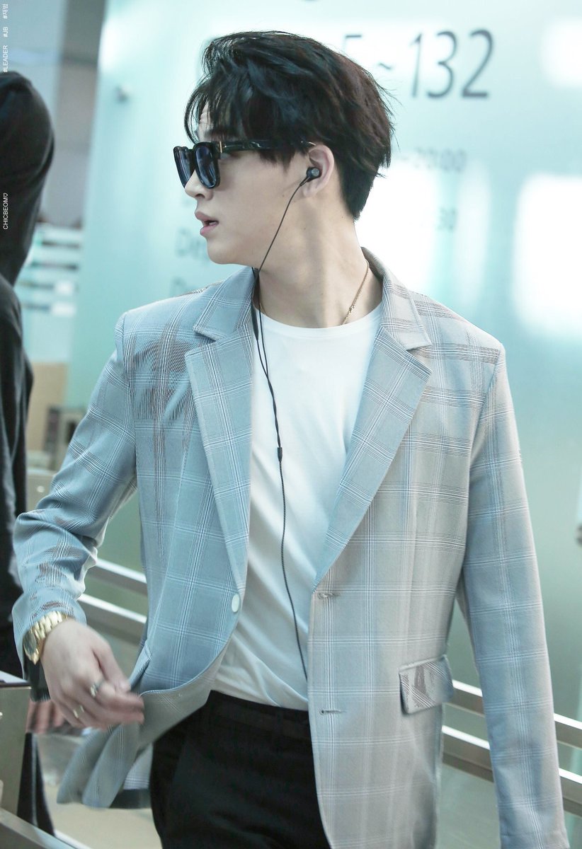 zonejjp's tweet photo. put your glasses on https://t.co/642RhxYslS