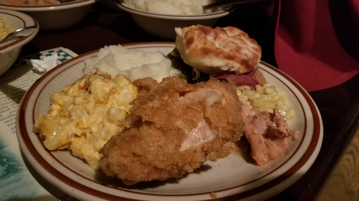 knoxroadtripper's tweet photo. Mike's Farm is truly a dining destination, but it's so much more. Located about 20 minutes from Jacksonville,NC this place offers all you can eat family style dining, a big gift shop and much more. #visitjacksonvillenc #onlyinonslow #food https://t.co/6kDlnXV4Dn