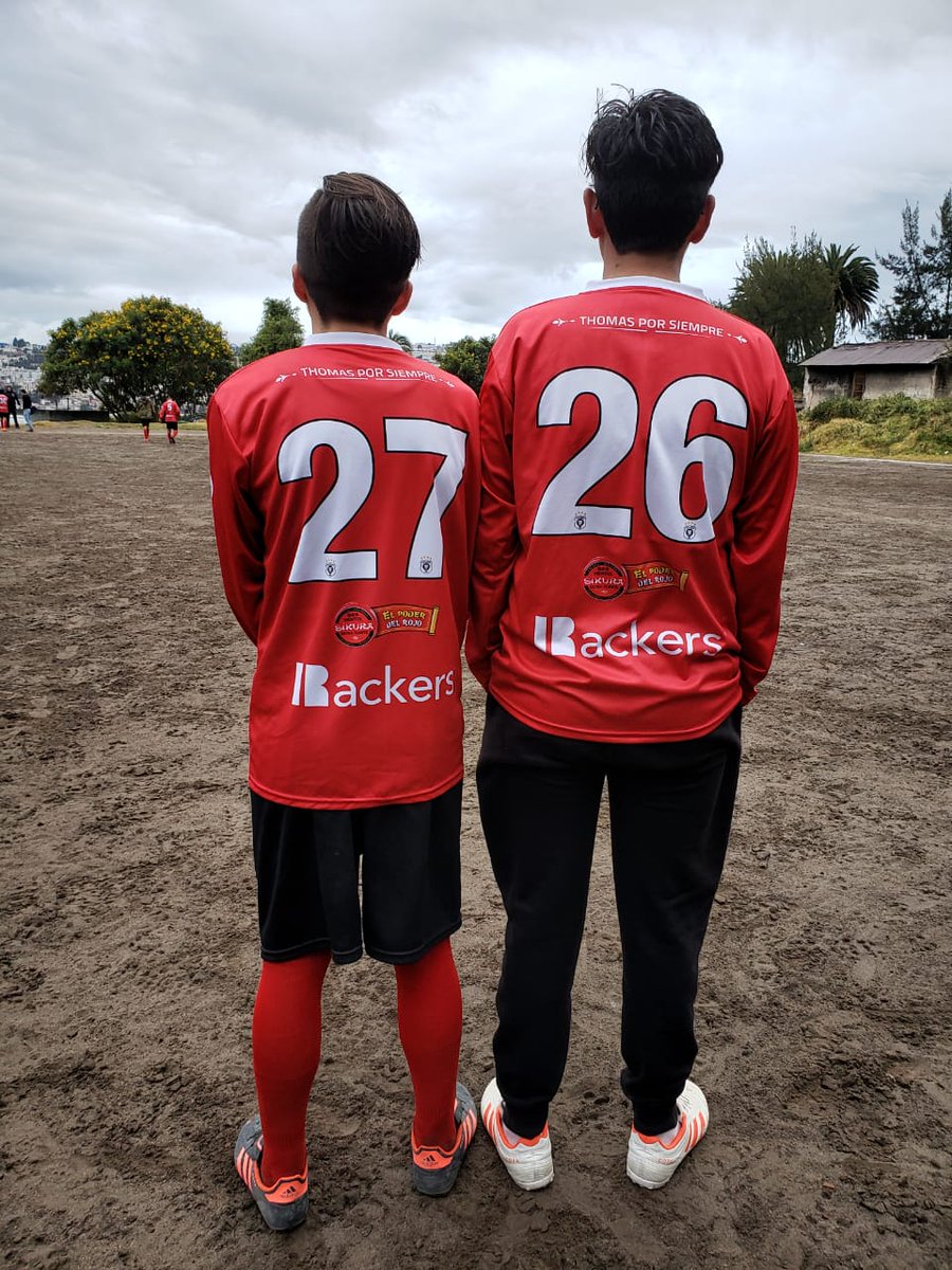 Club_SD_Thomas's tweet photo. Este 2019 por primera vez tenemos un auspiciante principal en el pecho de nuestra camiseta, #MentolSikura ha confiado en nosotros y seguro será una relación productiva. Ahora somos #ELPODERDELROJO 🔴🦁 https://t.co/Wp9ZBAOjBP