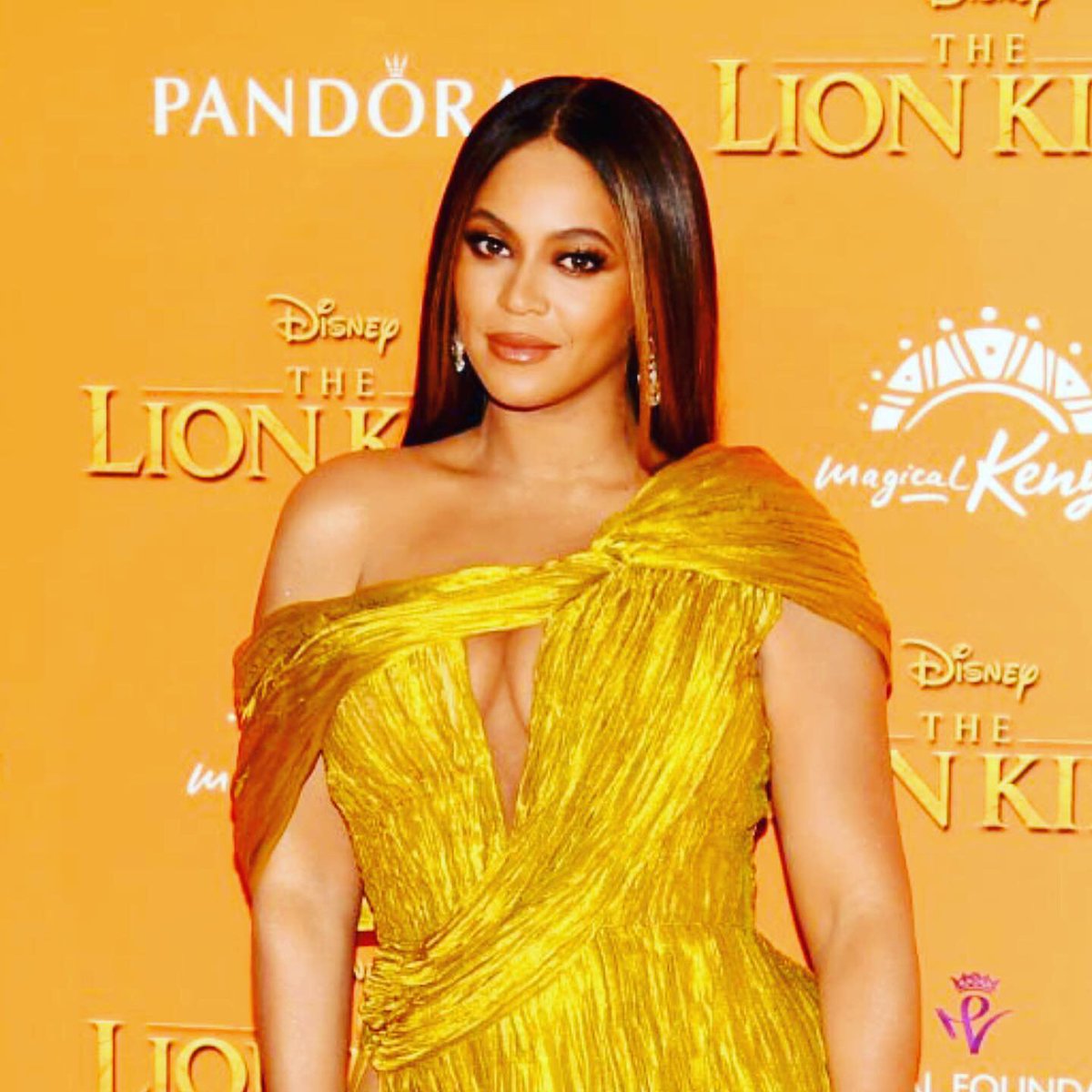 0tw100's tweet photo. Can you feel the love tonight??! #BeyAndJay #LionKing ๐
โค๏ธ https://t.co/ubr6BCNvTP