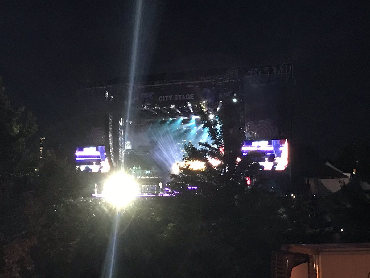 mindofmegan's tweet photo. Any chance you can do something about that spotlight @ottawabluesfest? #BSB #BSBlinded #RBCBluesfest25 https://t.co/ABPtYfRUlI