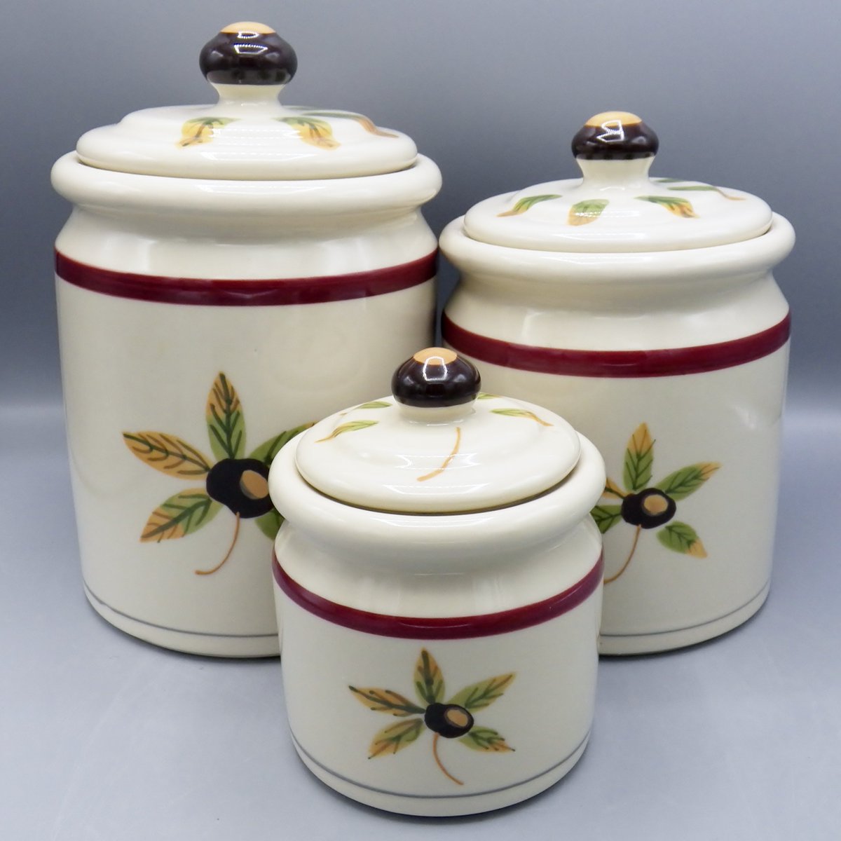 EastLaneAve's tweet photo. Hartstone Ohio State Buckeye Canister Set of 3 Pottery Kitchen Container Jars #Hartstone #Buckeye #OhioState #ohiostatebuckeyes https://t.co/ULpUD4v8CN via @eBay https://t.co/HpybFfipb9