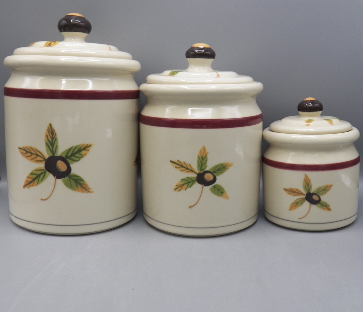 EastLaneAve's tweet photo. Hartstone Ohio State Buckeye Canister Set of 3 Pottery Kitchen Container Jars #Hartstone #Buckeye #OhioState #ohiostatebuckeyes https://t.co/ULpUD4v8CN via @eBay https://t.co/HpybFfipb9