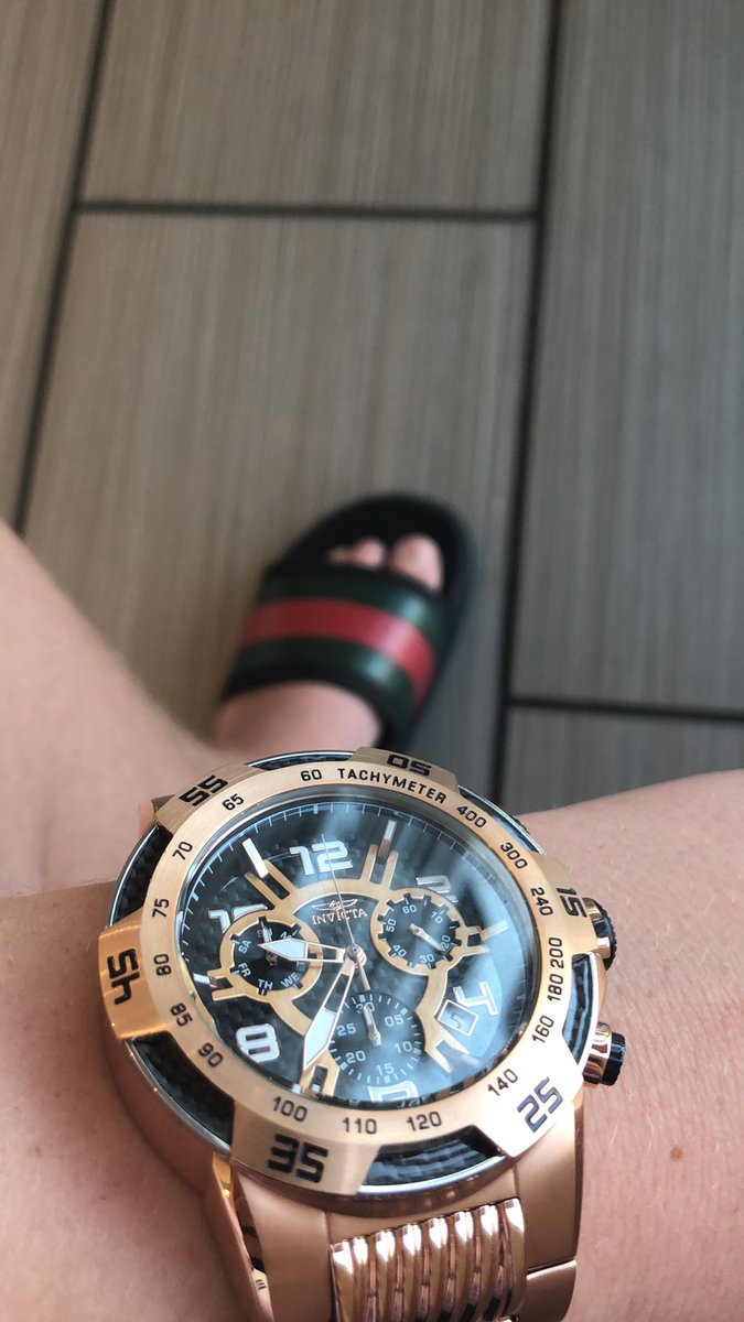 GlaDraco's tweet photo. busted my wrist today smhhh #GLATFUP https://t.co/rx3s8B9M84