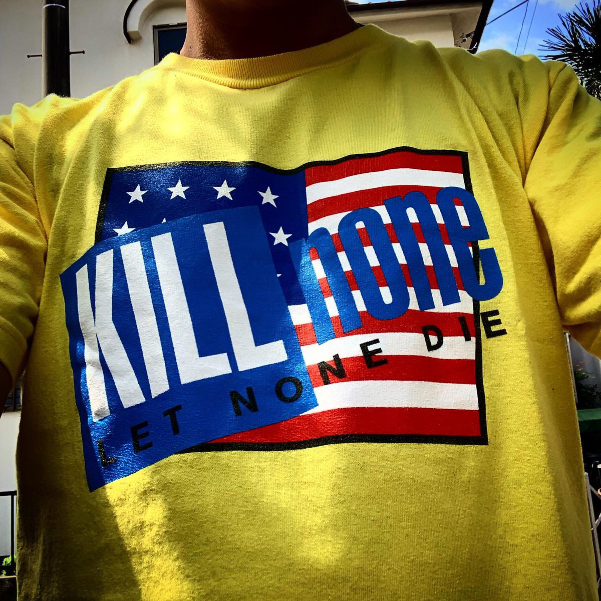 samayan716's tweet photo. やっと晴れましたね。☀️
48歳 目前 。。。
90s Vans Plimsoll 。
2008 Supreme
KILL NONE LET NONE DIE 。
made in usa 🇺🇸 …
#oldvans
#supreme https://t.co/oG5oDAkOGO