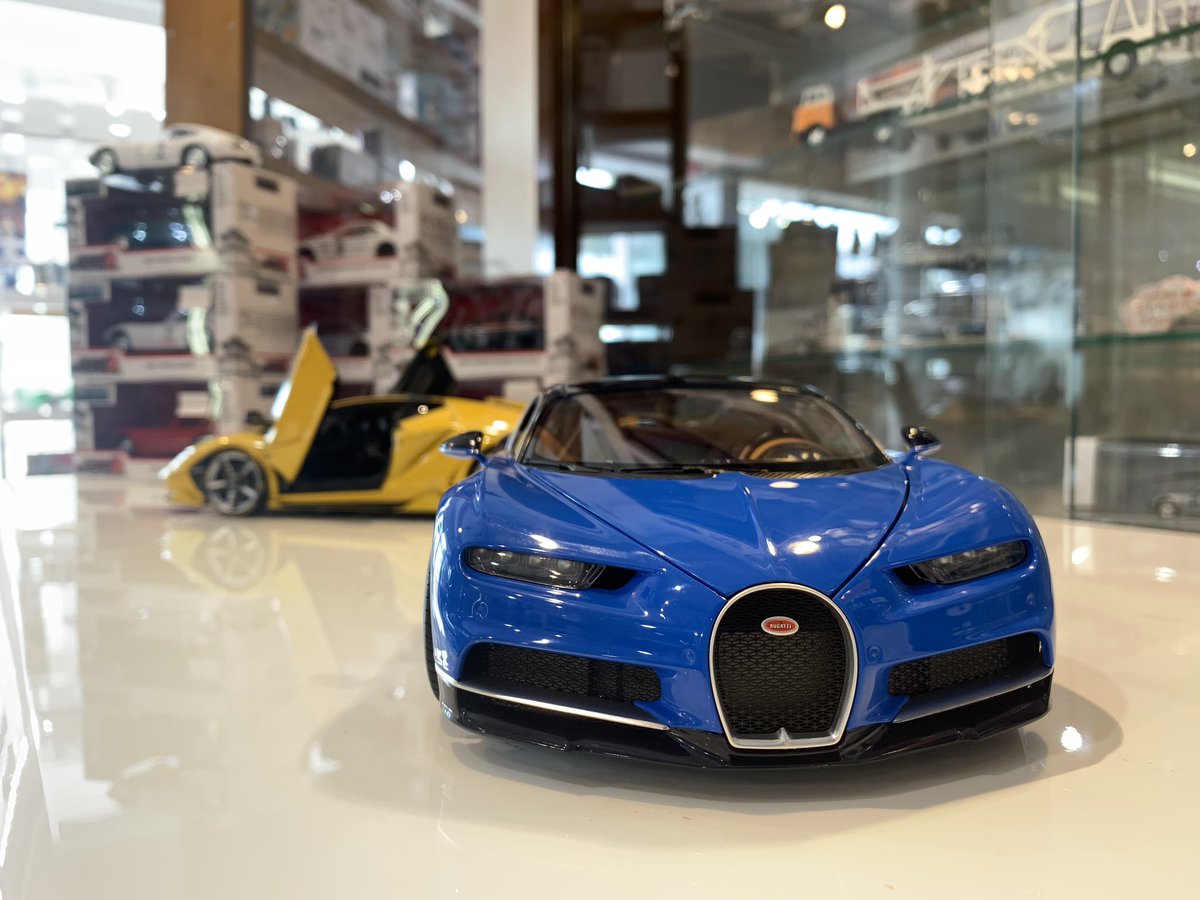 人気の雑貨がズラリ！ オートアート ブカッティ シロン レッド