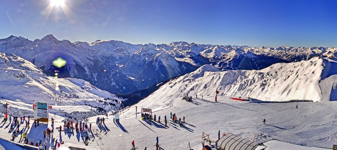 Alps2Alps's tweet photo. From glacier #skiing to off-piste trails, @LaPlagne has it all.⛷️

And it's just a 2 hours and 35 minutes transfer from #Grenoble! https://t.co/EOkb31Sxvp

#Travel #Skiing #Traveller https://t.co/JafEGSSTbZ