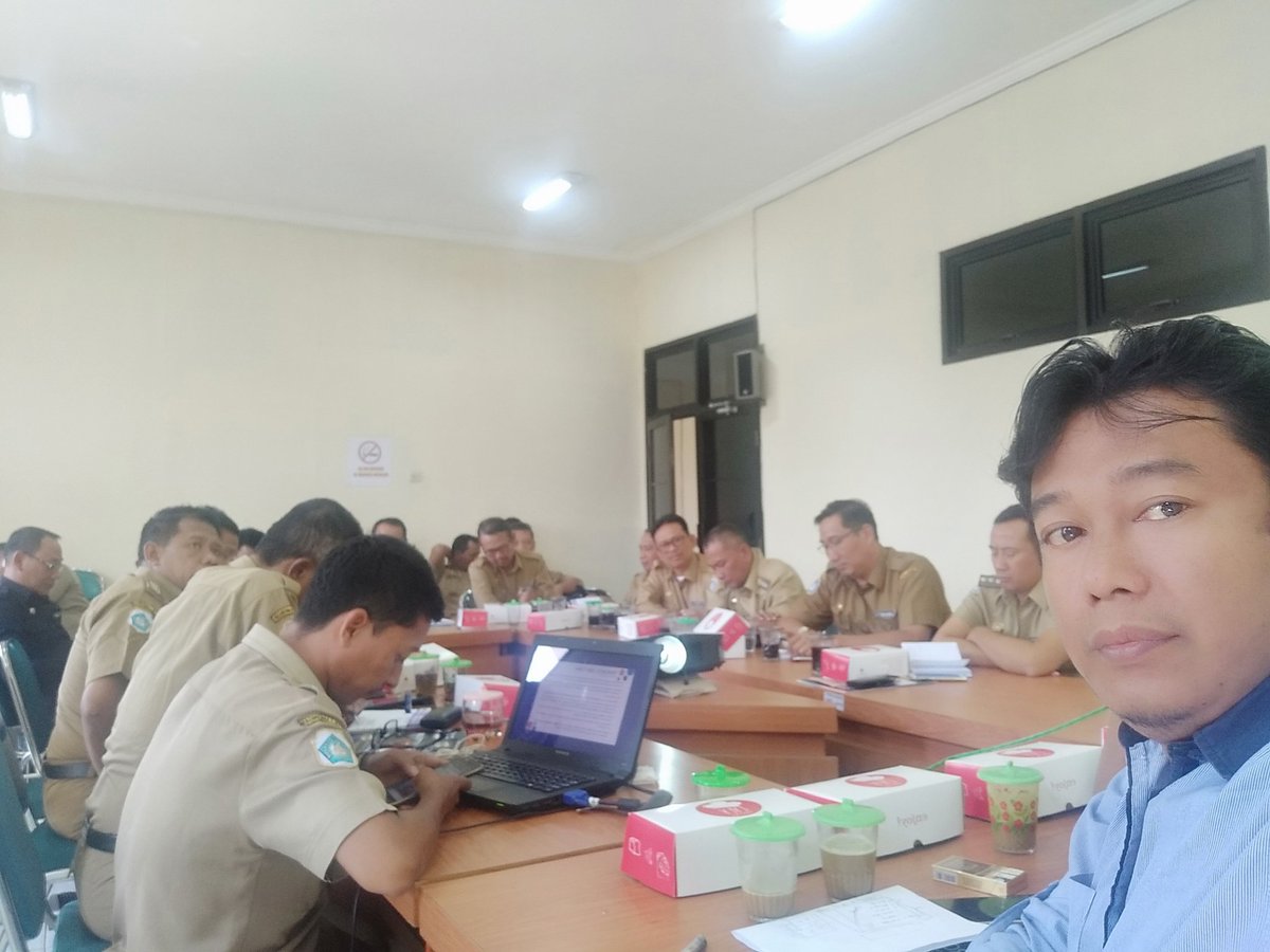 Iskandar__NH's tweet photo. Rapat Koordinasi Tahapan PID Dengan camat Sekab. #lamongan 
a. Jadwal Bursa Inovasi Juli Akhir
b. Tahapan Pelatihan  KPM PSDM &amp; TPID
c. Tahapan MusDes 2019; RKPDes 2020
d. Evaluasi pelaksanaan DD 2019 Tahap 1 &amp; 2
Semua Berharap Tahapan berjalan
@panji_pradana99
@AndryDewantoAh2 https://t.co/pw8ZsEpseg