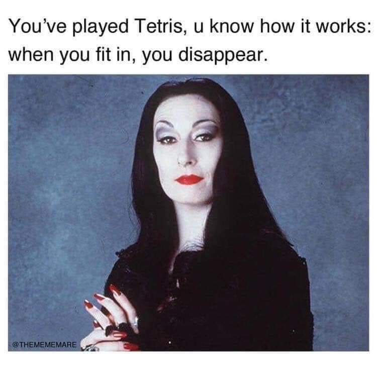 alcinaspout's tweet photo. De verdad que los memes de poner una foto de Morticia con una frase random tienen que acabar https://t.co/9KYdpTmldg