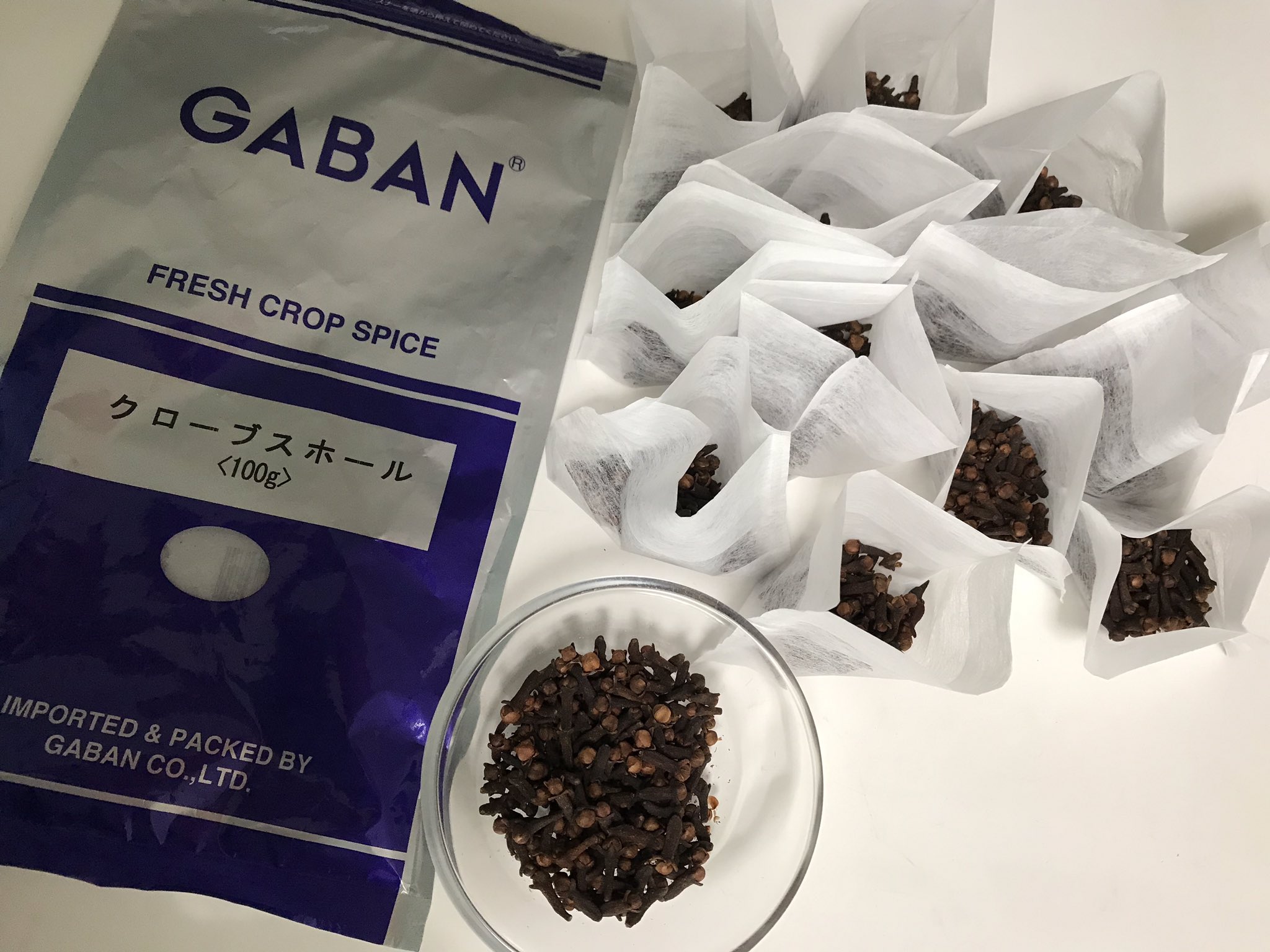 Dietポレポレ 今年もゴキよけに クローブを買ってお茶のフィルターに入れてみんなに配る ゴキ全く出てこないって好評 年に一回変えればok 去年はネットで買ったけど今年はアミカで円弱で売ってるのを購入 季節前に準備 クローブ ゴキブリ