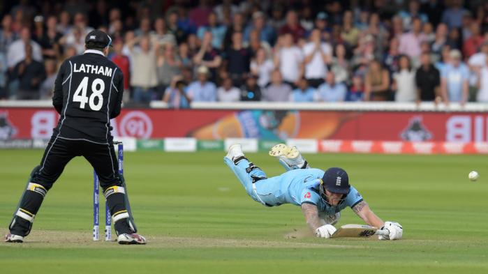 FoxCricket's tweet photo. EXCLUSIVE
A former international umpire and member of the MCC laws sub-committee has conceded a “clear mistake” was made in the #CWCFinal19, reports ZAC RAYSON.
https://t.co/uyKBq0BcD7 https://t.co/cMpAeHx8Du