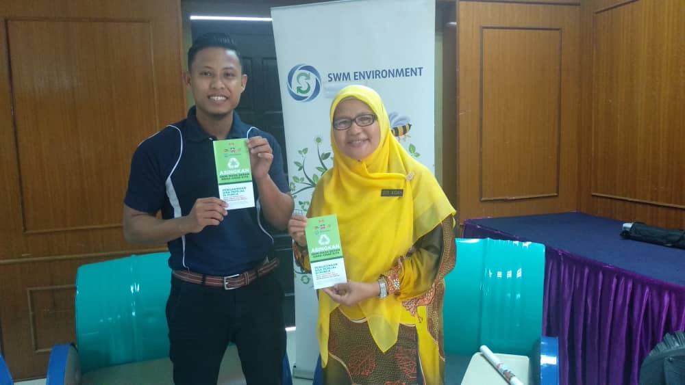 unclebat123's tweet photo. 3R Troopers @swmenvironment berada di Dewan Jubli Intan Segamat hari ini bagi mempromosikan amalan Pengasingan Sisa Pepejal di Punca &amp; akitiviti kitar semula bersempena Program Town Hall Penjagaan Alam Sekitar bersama Warga Pendidik Peringkat @MPSegamat

#swmenvironment #swmsb https://t.co/5YfEO55gkD