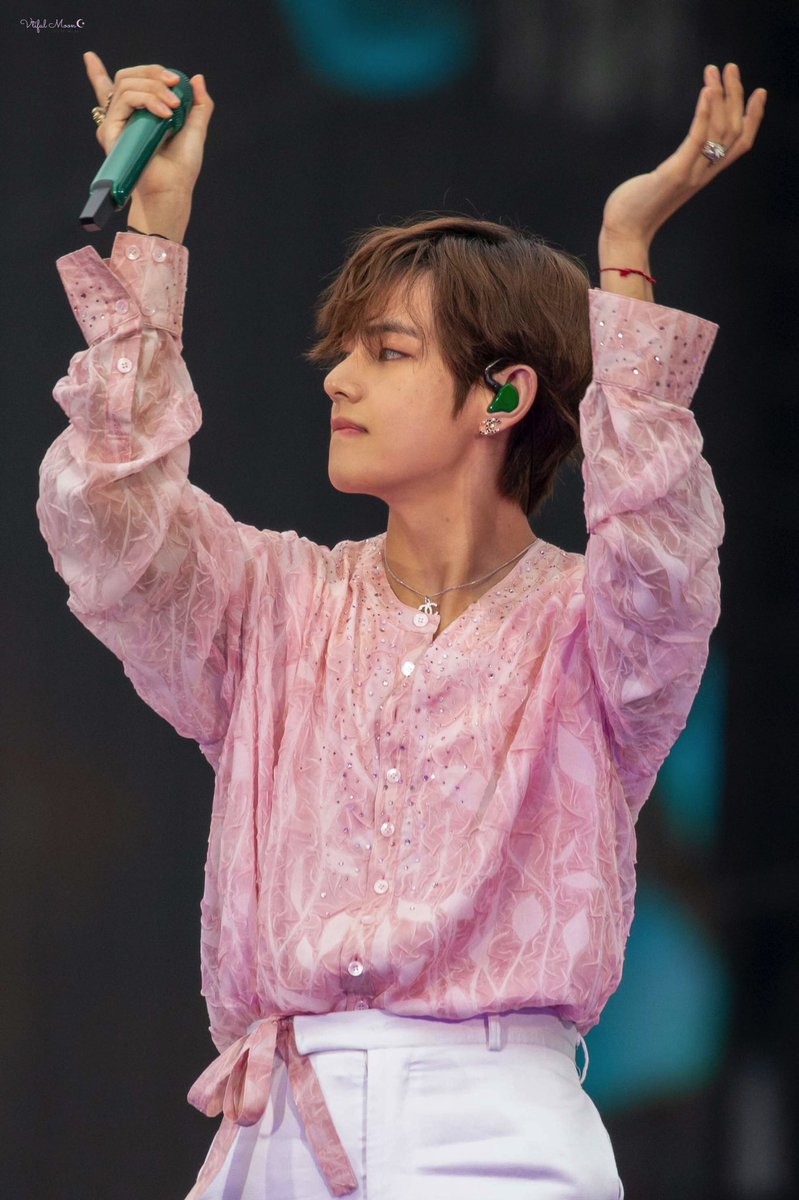 VtifulMoon's tweet image. [HQ]190714 SYS Tour in Shizuoka
🧚🏻‍♂️☁️🦋🍼💎💚  🌸🌟🍬🔮🎀💖
#태형 #뷔 #태태 #방탄소년단 #방탄소년단뷔 #Taehyung #V #TAEHYUNG #BTS #BTSV @BTS_twt