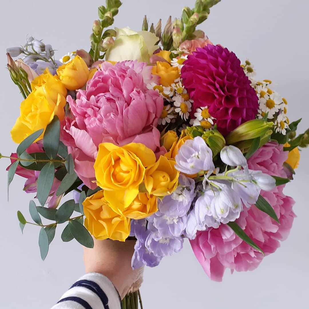 I absolutely loved creating this summer bouquet for the lovely Charlotte at the weekend. Bursting with all our favourite summer blooms #peonies #delphinium #dahlia #scabious and #roses. When your bride gives you a brief of seasonal and bright, you know it's going to be good!