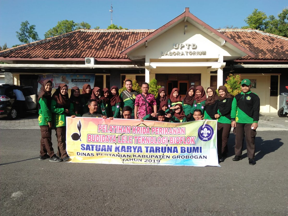 stb_grobogan's tweet photo. Jalan jalan lagiii😂
Sambil jalan jalan cari ilmu dan  pengalaman dong🙂 kali ini (14/07) kami mengadakan kunjungan ke bioflok lele di Ds. Ketangirejo, Kec. Godong. semoga bermanfaat dan menambah semangat anggota Saka Tarunabumi terutama di Krida perikanan dan masyarakat luas🙏 https://t.co/F4wU1L95nZ