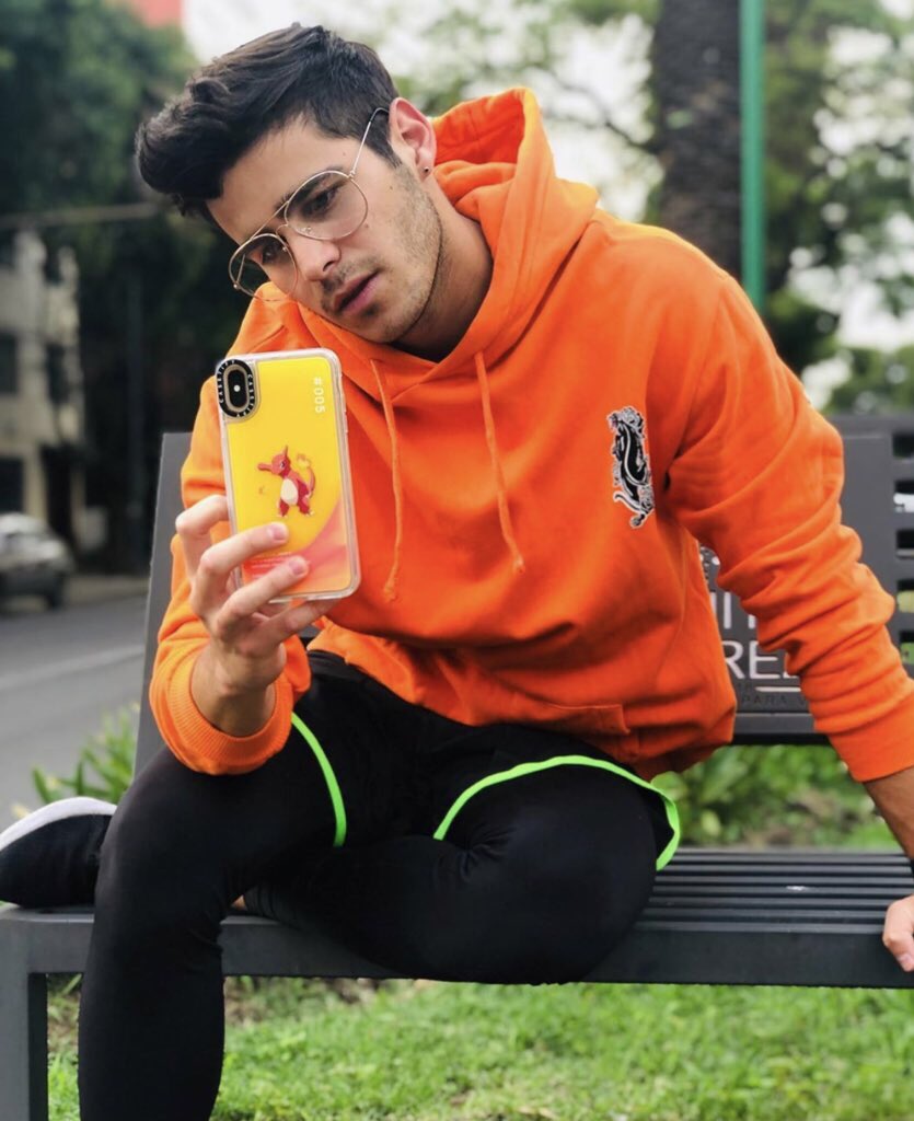 AbadersOf's tweet photo. Mauricio Abad no te calmes nunca 

#MacaBeso 
#BarbaraLopezTrendy 
#SantiagoAchagaTrendy 
#MauricioAbad 
#KCAMexico https://t.co/yV2gqVIWMB