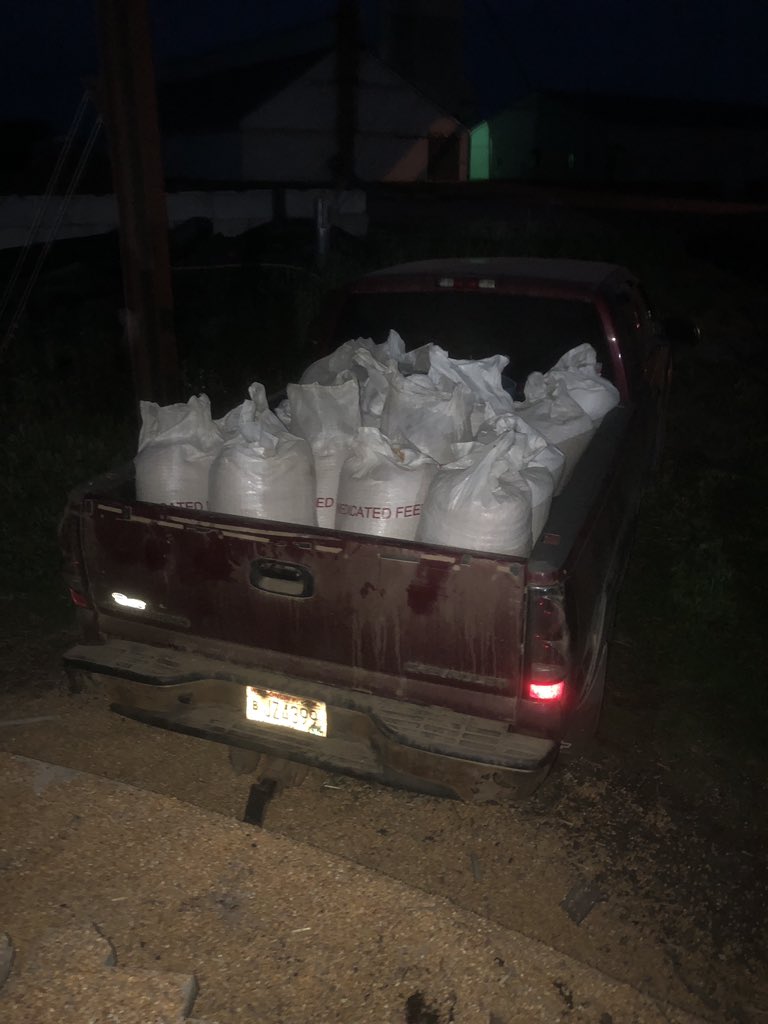 alexagaj's tweet photo. When one of the grain bins in town goes down and the corn is free for the taking....... #gotcorn https://t.co/sDl65PaE6t