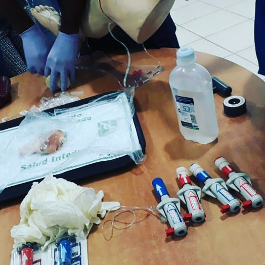 EmernicSA's tweet photo. Hoy tuvimos el agrado de compartir con Médicos especialista en Pediatria en el Hospital Salud Integral, Muchas felicidades por particiar en el Curso-Taller #AccesoIntraoseo y reforzar sus conocimiento y actualizarse...
#SomosEducaciónContinua #Emernic #Ebtec #CIES https://t.co/8DkRehmYTm