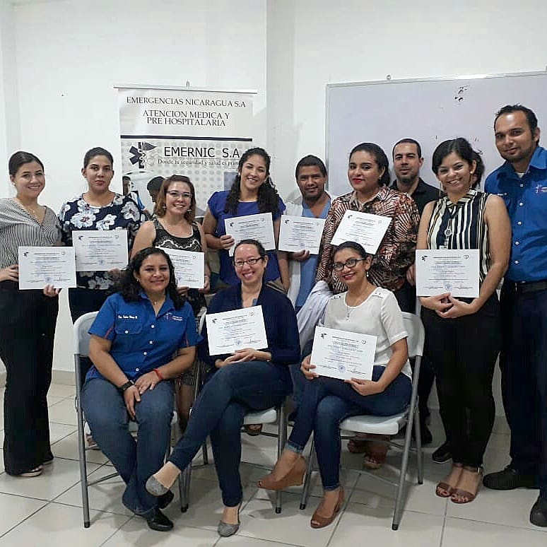 EmernicSA's tweet photo. Hoy tuvimos el agrado de compartir con Médicos especialista en Pediatria en el Hospital Salud Integral, Muchas felicidades por particiar en el Curso-Taller #AccesoIntraoseo y reforzar sus conocimiento y actualizarse...
#SomosEducaciónContinua #Emernic #Ebtec #CIES https://t.co/8DkRehmYTm