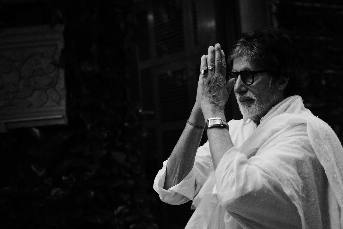 SrBachchan's tweet photo. T 3227 -" Those who spend their time looking for the faults in others, usually spend no time to correct their own." ~ Ef 

जो लोग दूसरों की ग़लतियों को निकालने में अपना समय बिताते हैं  ; अक्सर अपनी ग़लतियों को सुधारने का कुछ भी समय नहीं निकालते   ~ अब https://t.co/PiUHJJTuYX