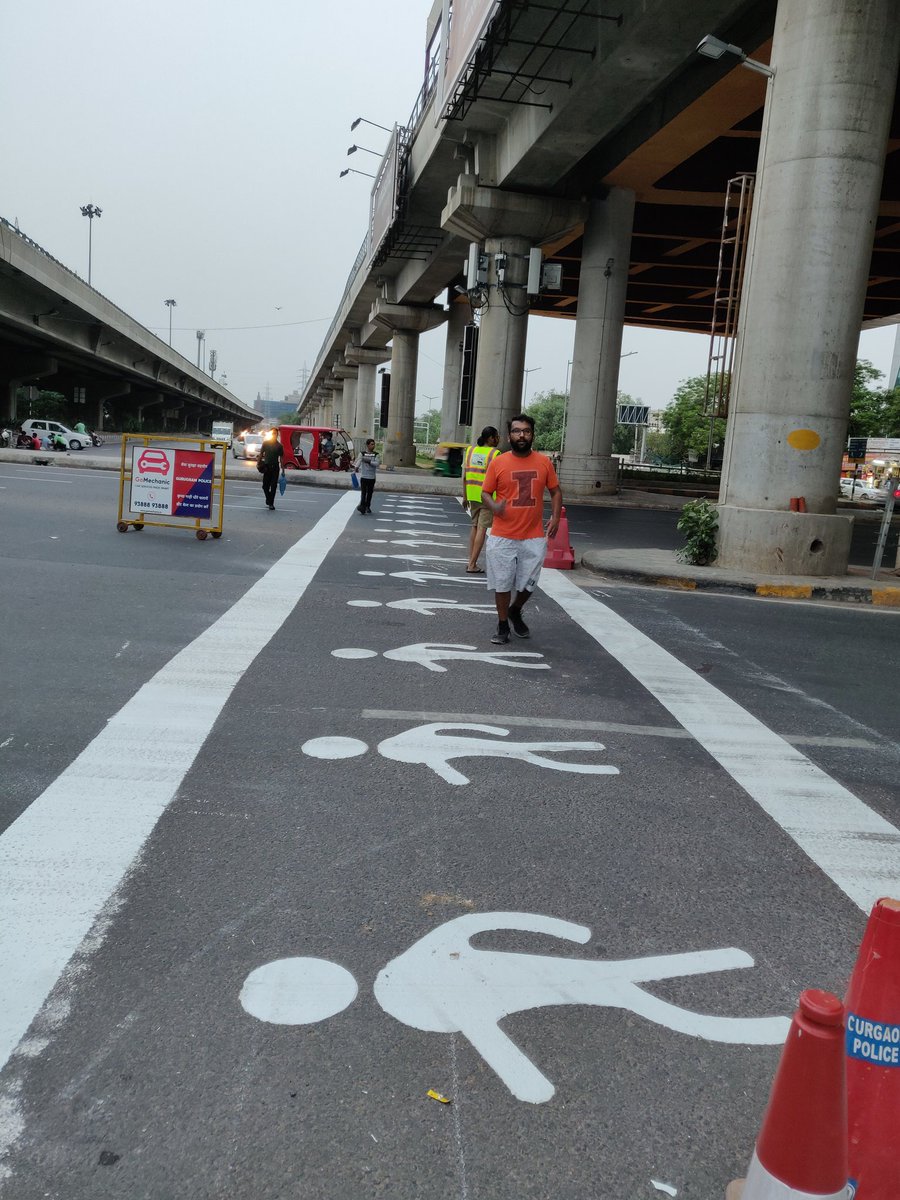 You may have missed the epic #ICCWorldCup2019final or #WimbledonFinal but what you can't miss today in #Gurugram in the redesigned #ShankarChowk.
This is also epic because we actually took space from motor vehicles and gave it to pedestrians &amp; cyclists

#StreetsForPeople