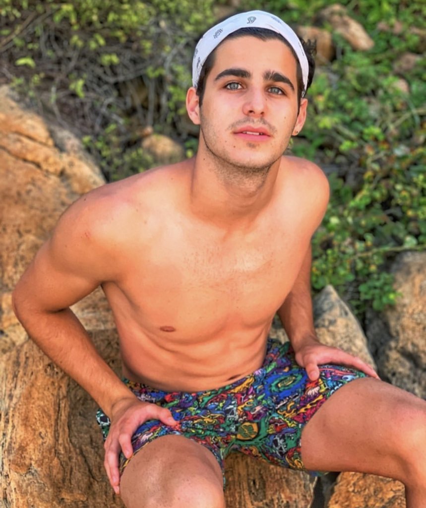 AbadersOf's tweet photo. #MacaBeso 
#BarbaraLopezTrendy 
#SantiagoAchagaTrendy 
#MauricioAbad 
#KCAMexico https://t.co/l1Y7KF8AbM