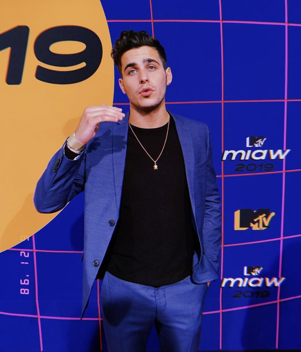 AbadersOf's tweet photo. Azul 

#MacaBeso 
#BarbaraLopezTrendy 
#SantiagoAchagaTrendy 
#MauricioAbad 
#KCAMexico https://t.co/djWZSpRrWE