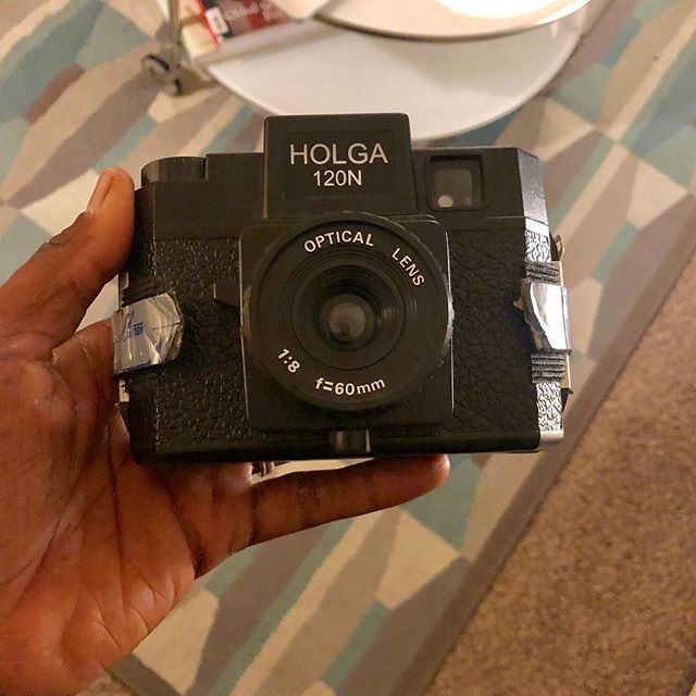 21TonGiant's tweet photo. Sometimes when I find myself two steps forward, I force myself to take one step back. #holga #mediumformat #filmfeed #filmisbetter #lomography #6x6 #squareformat #portra800 #kodak #sanantonio #texas #blackphotographers #modifiedcamera https://t.co/OroGdJmbLY https://t.co/ueoGVyTjhs