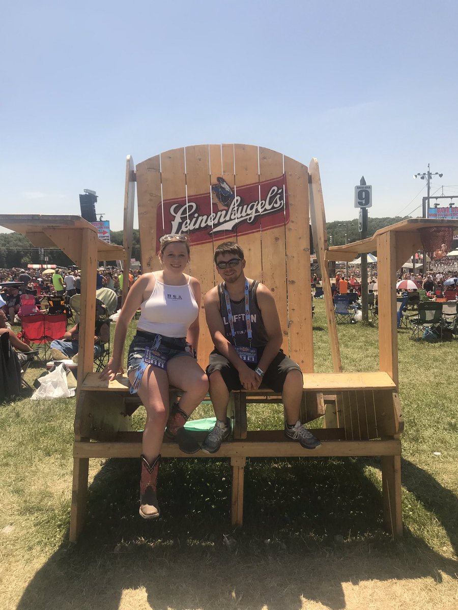 Short_Chic's tweet photo. Well we all survived. CC with the parents was still a great time. #CountryConcert19 https://t.co/ePVUdBJrTO