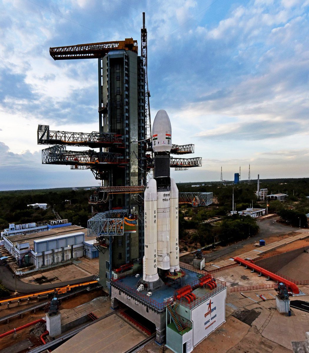 PiparliSingh's tweet photo. Chandrayaan-2, India's second space mission, a leap bigger than ever before. Kudos to invincible power of women directing it, a first time in Indian history! Sending the best of my wishes to the team of scientists at @isro https://t.co/AOQCOWIivC