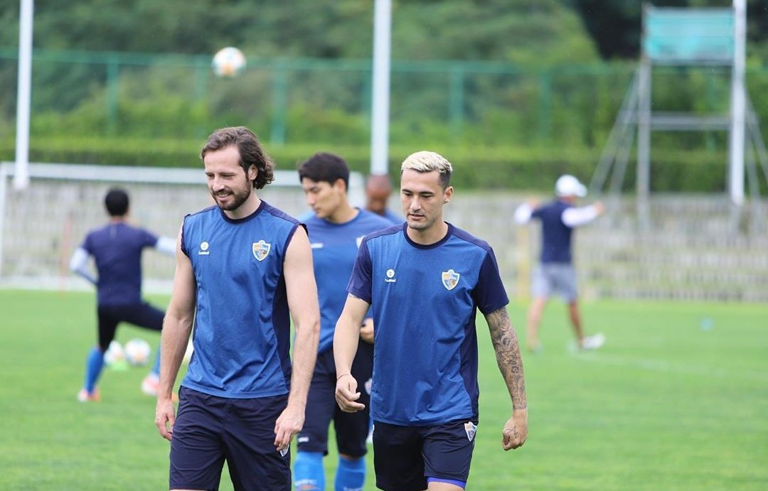 rioriver_'s tweet photo. #kleague
#蔚山現代
#울산현대
20190712
選手団訓練
#MixDiskerud
#JasonDavidson
Davidson選手
そろそろ 初先発かな… https://t.co/skUQ2FyfPk