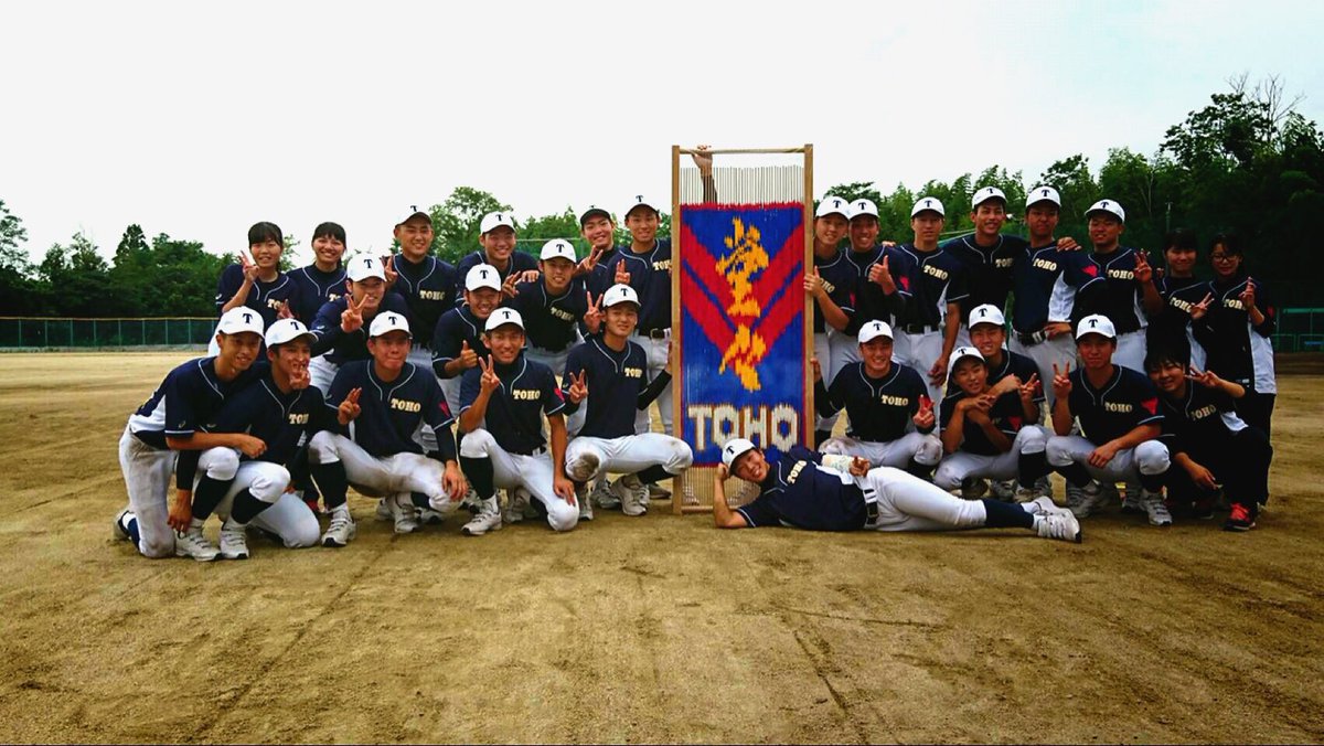 Hyuma_Yamada's tweet photo. この2年半で色々な経験が出来ました。
レギュラーになる事は出来ませんでしたが、その分大切な事をいっぱい東邦高校で学ばせてもらいました。
3年生の春では応援団長、プラカード
最後の夏も応援団長を務めさせて頂き悔いのない高校野球生活でした。
応援してくださりありがとうございました。

#東邦 https://t.co/g02ST1RcpR