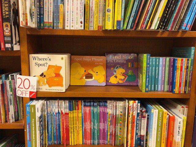 紀伊國屋書店玉川高島屋店 英語絵本 洋書sale最終日です Where S Spot Board Book 表紙の 色が初版時のクリーム色にチェンジしました 丸い角 丈夫な作りに生まれ変わり より手に取りやすい装丁になっております 旧版 青緑色のもの は 入手