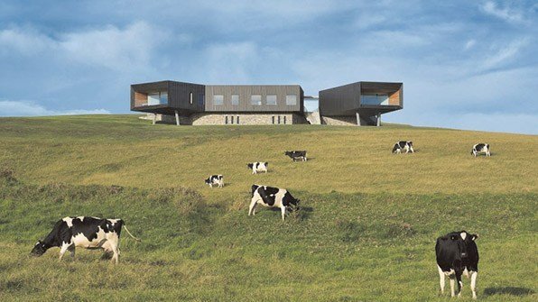 Avoca local and architect extraordinaire, Andy Carson has taken out Housing Industry Association’s Australian Housing Awards most prestigious award for his project Headland House. Read the full story here: centralcoastnews.net/2019/07/11/and…