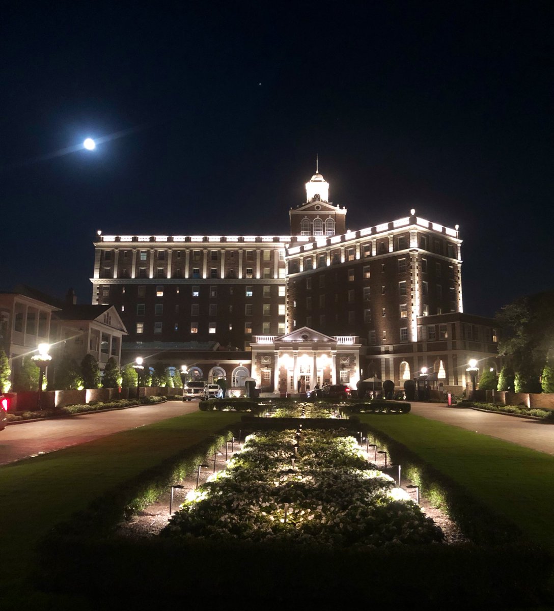 radford_alumni's tweet photo. What a nightโผ๏ธ Our Tidewater Highlanders packed the house tonight for the sixth stop on our #HighlanderFamilyTour at the beautiful Cavalier Hotel! Enjoy these photos and remember to share yours using #RadfordAlumni!
๐ธ https://t.co/8HFEC8ZC76
#HighlanderPride @BrianOHemphill https://t.co/Cu8uhjmhOR