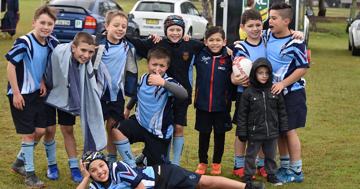 Over 160 St George school students recently braved the winter weather and took part in the All Schools Rugby League gala day! Dragons Women's Premiership star Kezie Apps was there to find out more 👇 

🎥Watch here: stgi.co/2SeMWr9

#redv