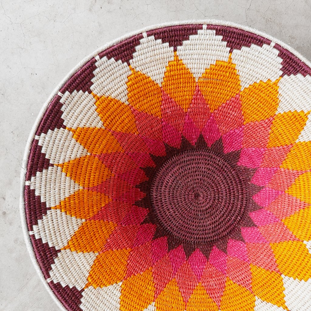 TintsabaCraft's tweet image. Have an awesome Monday 💛
#tintsaba
#remarkablewomen #masterweavers #swaziland #africa #handmade #fairtrade #ethical #sustainable #sisal #eswatini #basket #africanbaskets #monday #naturalmaterials #naturaldyes #ecofriendlydyes #ecofriendly #interior #homeware #homedecor